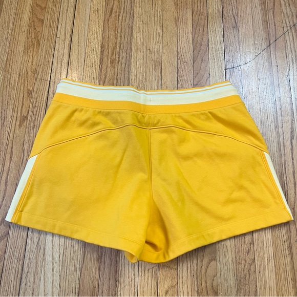 Athleta Triumph Game Point Shortie Short Size Large Yellow 988041 - Picture 3 of 11